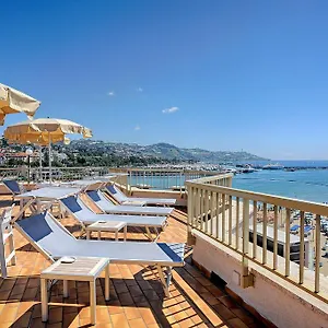 residence-dei-due-porti.hotelitalianriviera.com/